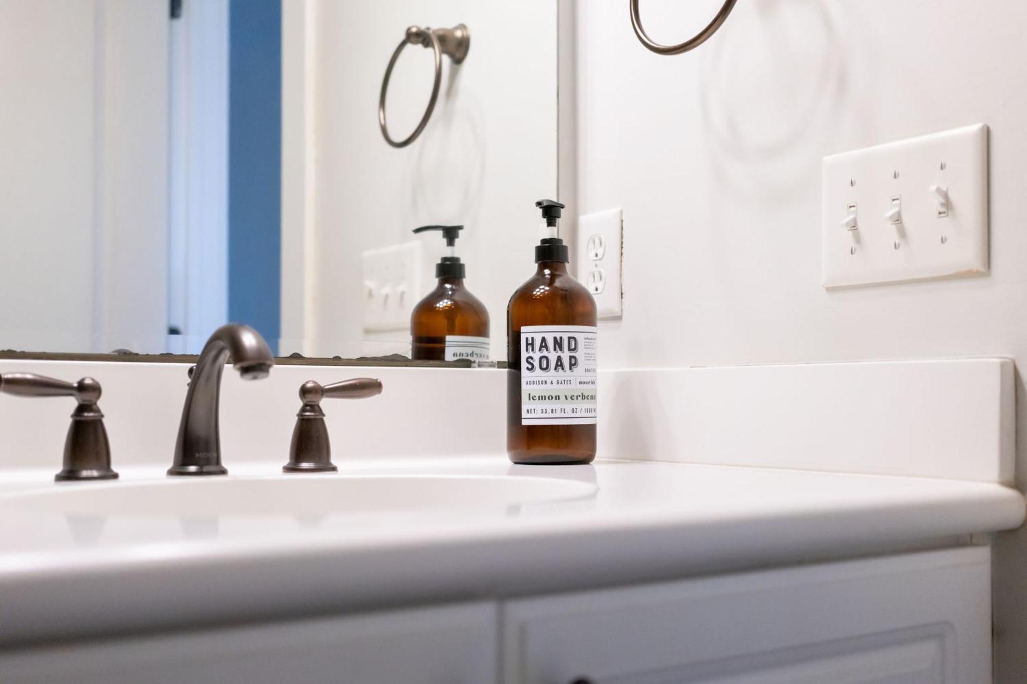 Downtown Wilmington Home ~ Pet Friendly Ngoại thất bức ảnh