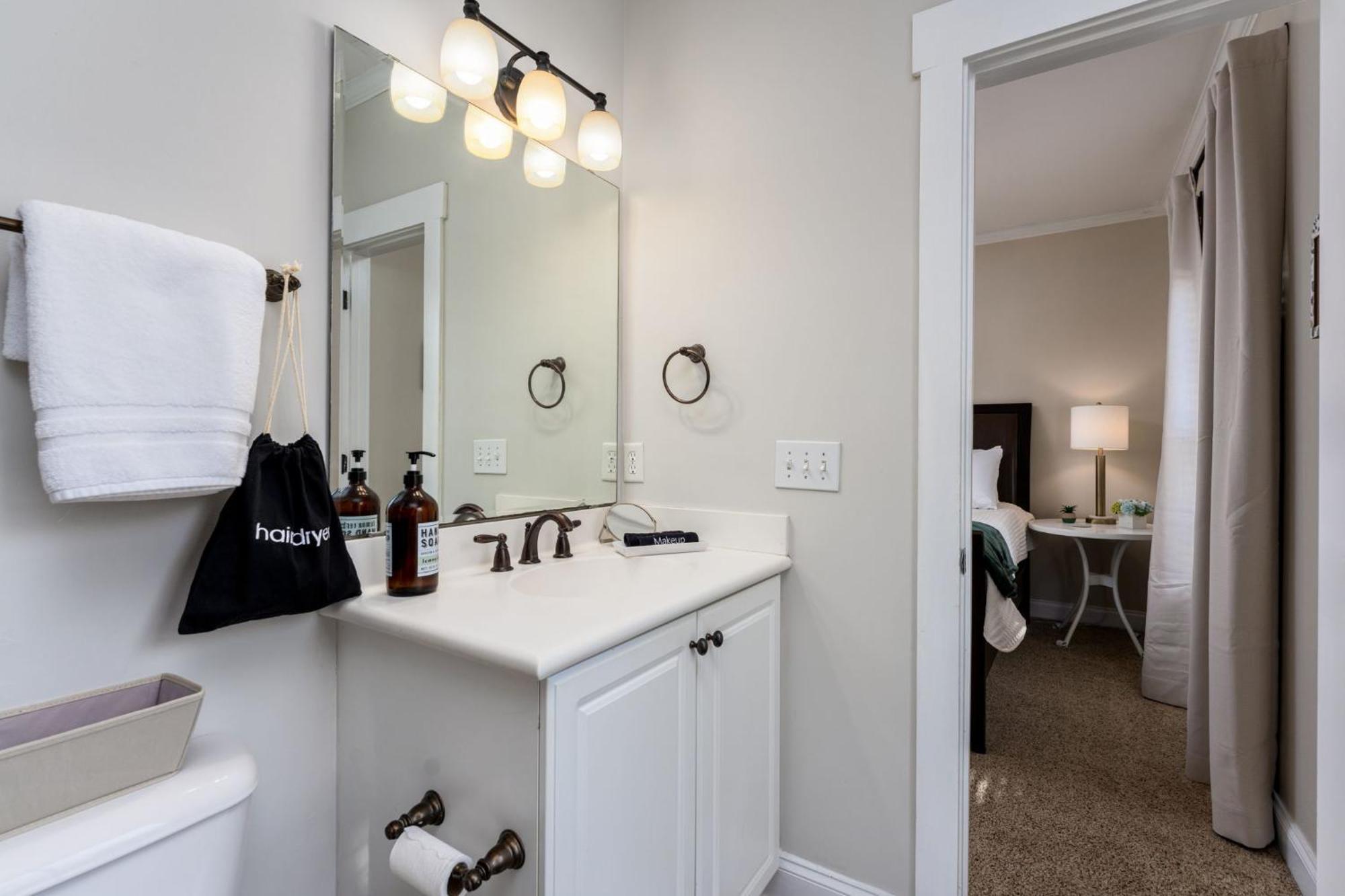 Downtown Wilmington Home ~ Pet Friendly Ngoại thất bức ảnh