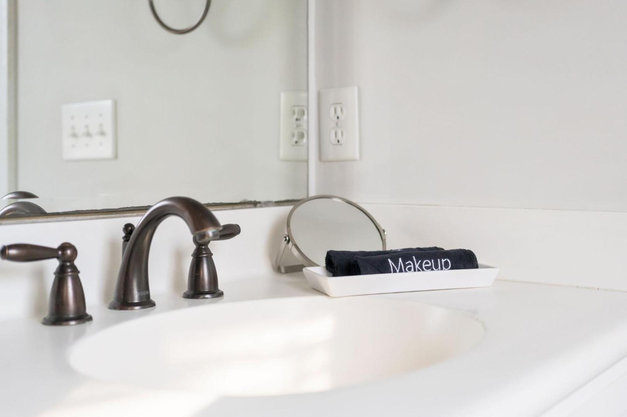 Downtown Wilmington Home ~ Pet Friendly Ngoại thất bức ảnh