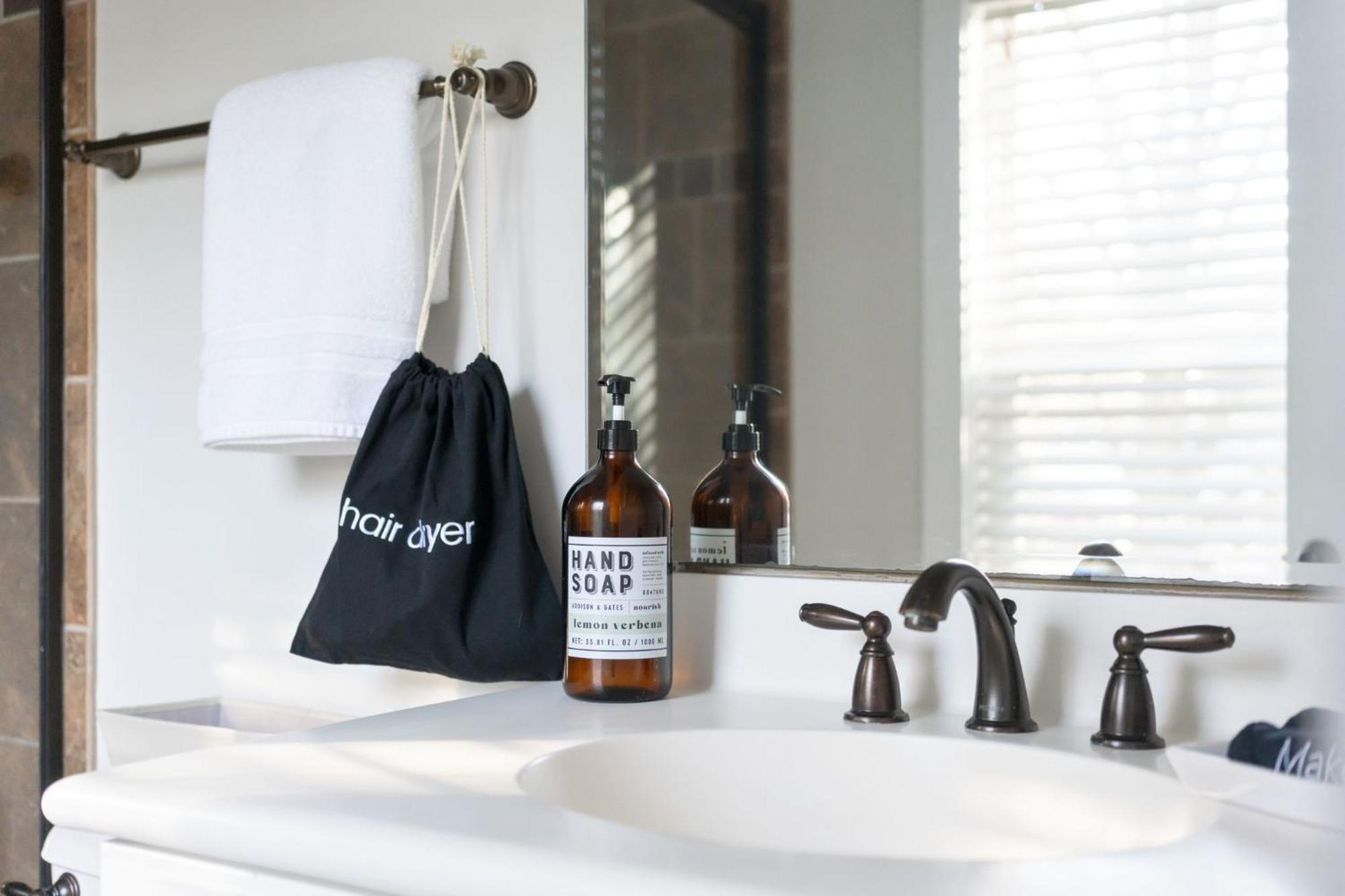 Downtown Wilmington Home ~ Pet Friendly Ngoại thất bức ảnh
