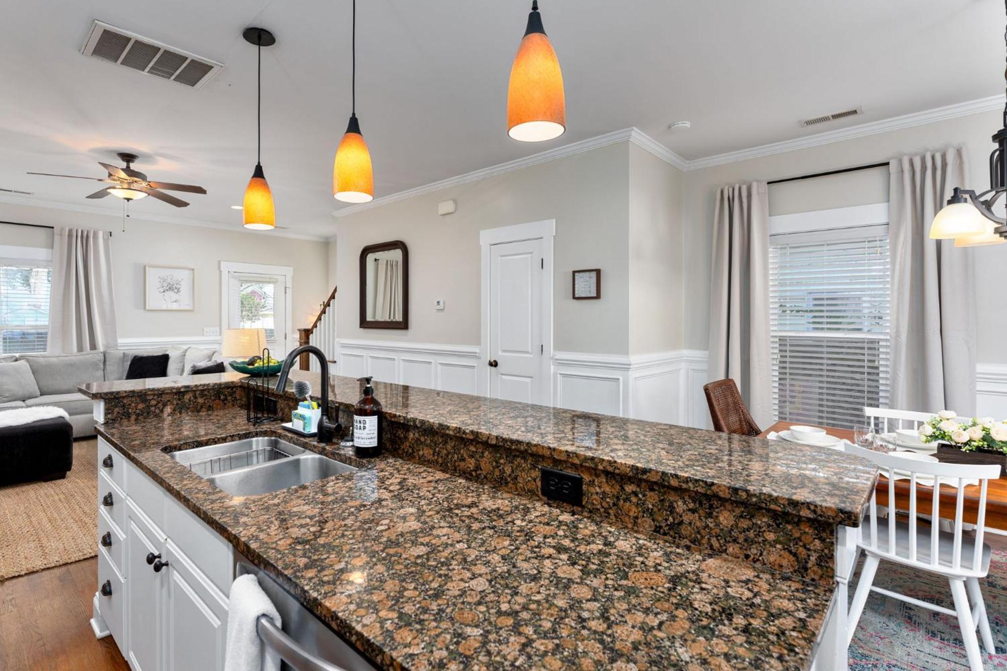 Downtown Wilmington Home ~ Pet Friendly Ngoại thất bức ảnh